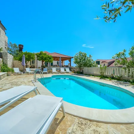 Mir Vami Вилла Сумартин